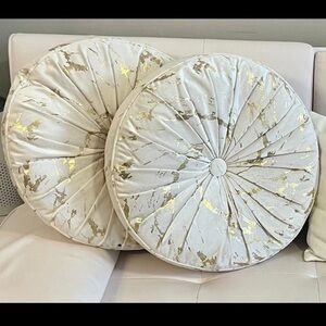 NWT - Arch/Mantle 2pc: White and Gold Round Decor Pillows